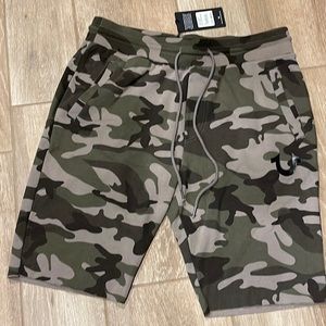 True Religion Camo Raw Hem 11” Sweatshorts LARGE